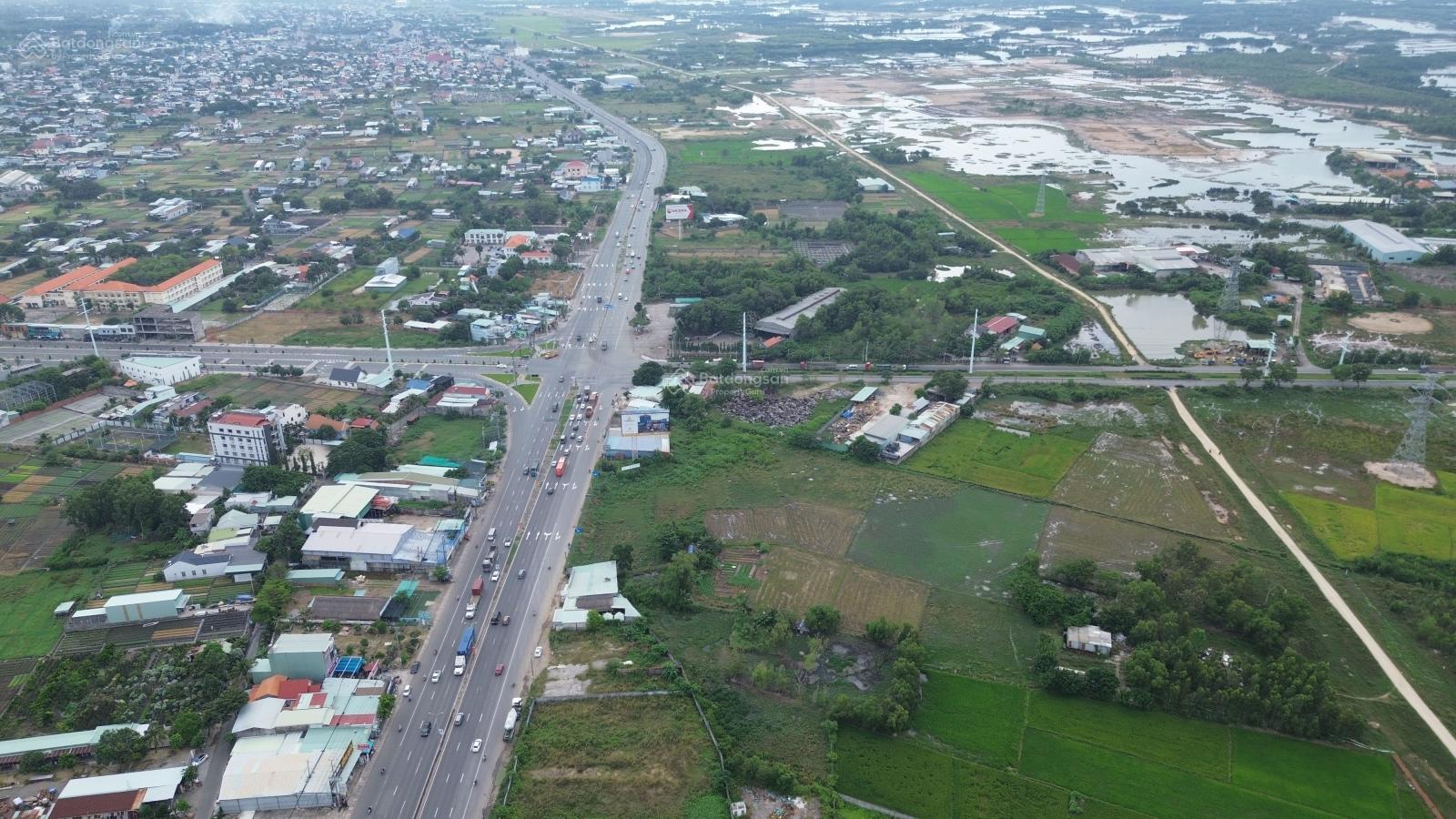 Bán 24000m2 đất mặt đường QL51, góc ngã tư đường Hoàng Sa Bán 24000m2 đất mặt đường QL51, góc ngã tư đường Hoàng Sa