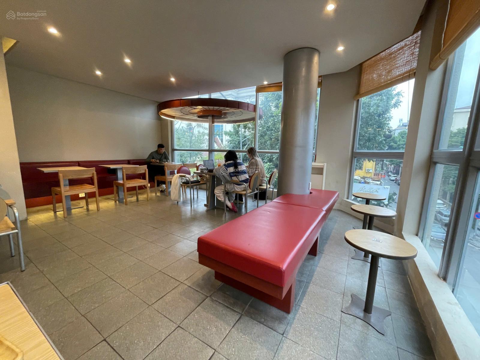 Cho thuê lô góc MP Quang Trung: 55m2 x 6 tầng, MT: 15m, thang máy, thông sàn. LH: 0974 557 ***