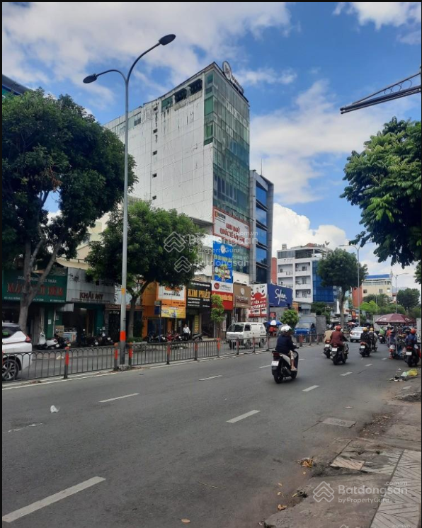 Cho thuê nhà nguyên căn mặt tiền đường 3/2, P. 6, Quận 10, kinh doanh sầm uất