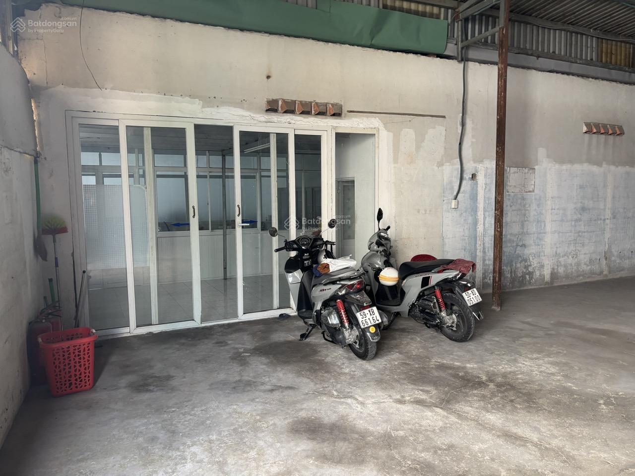 Cho thuê kho xưởng, mặt bằng 450m2 đường Liên Phường, Phường Phú Hữu, Quận 9