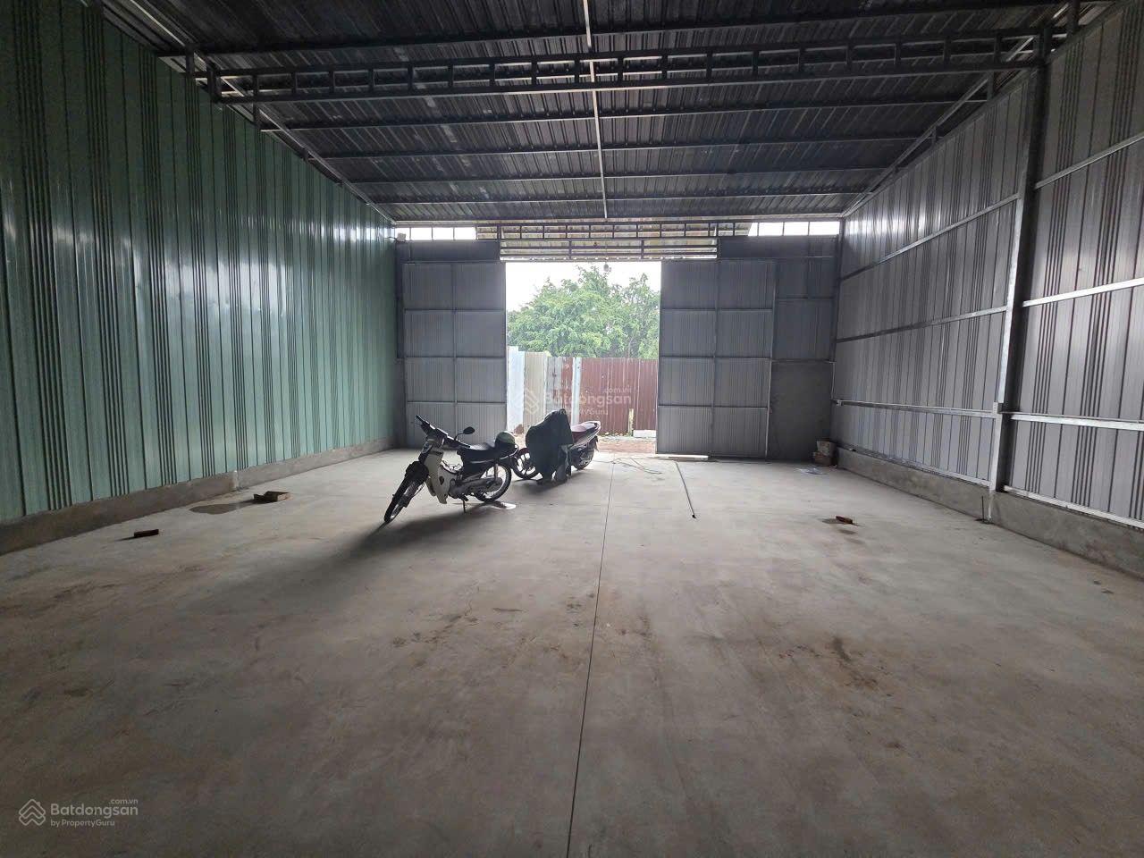 Chính chủ cho thuê nhà xưởng sẹc QL1A Thạnh Lộc Q12. DT: 9x16m giáp GV Chính chủ cho thuê nhà xưởng sẹc QL1A Thạnh Lộc Q12. DT: 9x16m giáp GV