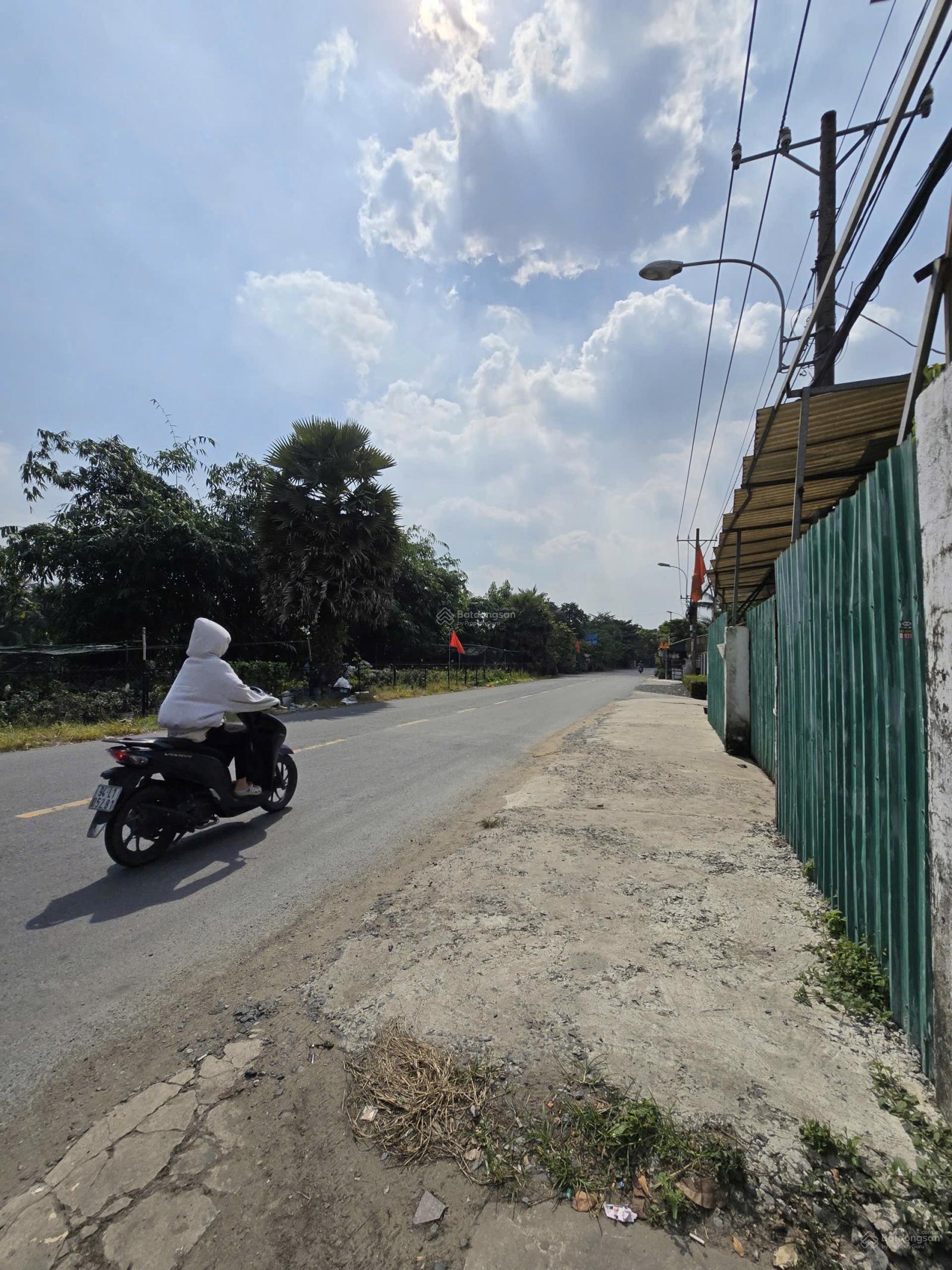 Bán nhà gồm xưởng và nhà 3,5 tấm, mặt tiền đường Vườn Thơm, Bình Chánh