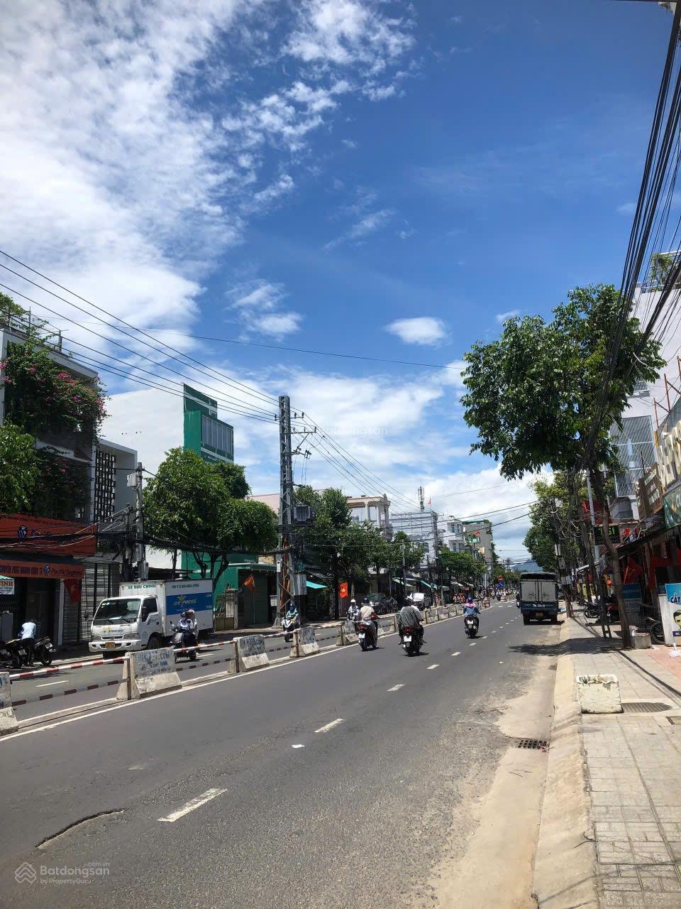 Bán nhà kinh doanh mặt đường Lê Hồng Phong, vị trí đẹp, dòng tiền 20tr/th, giá tốt nhất trục đường