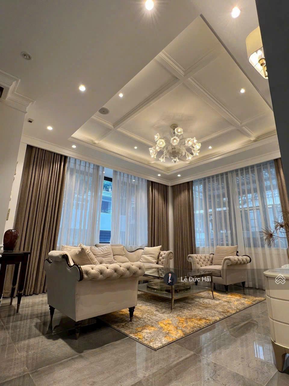 Cho thuê biệt thự đơn lập cao cấp trung tâm Phú Mỹ Hưng diện tích 17 x 16m (04 phòng ngủ)