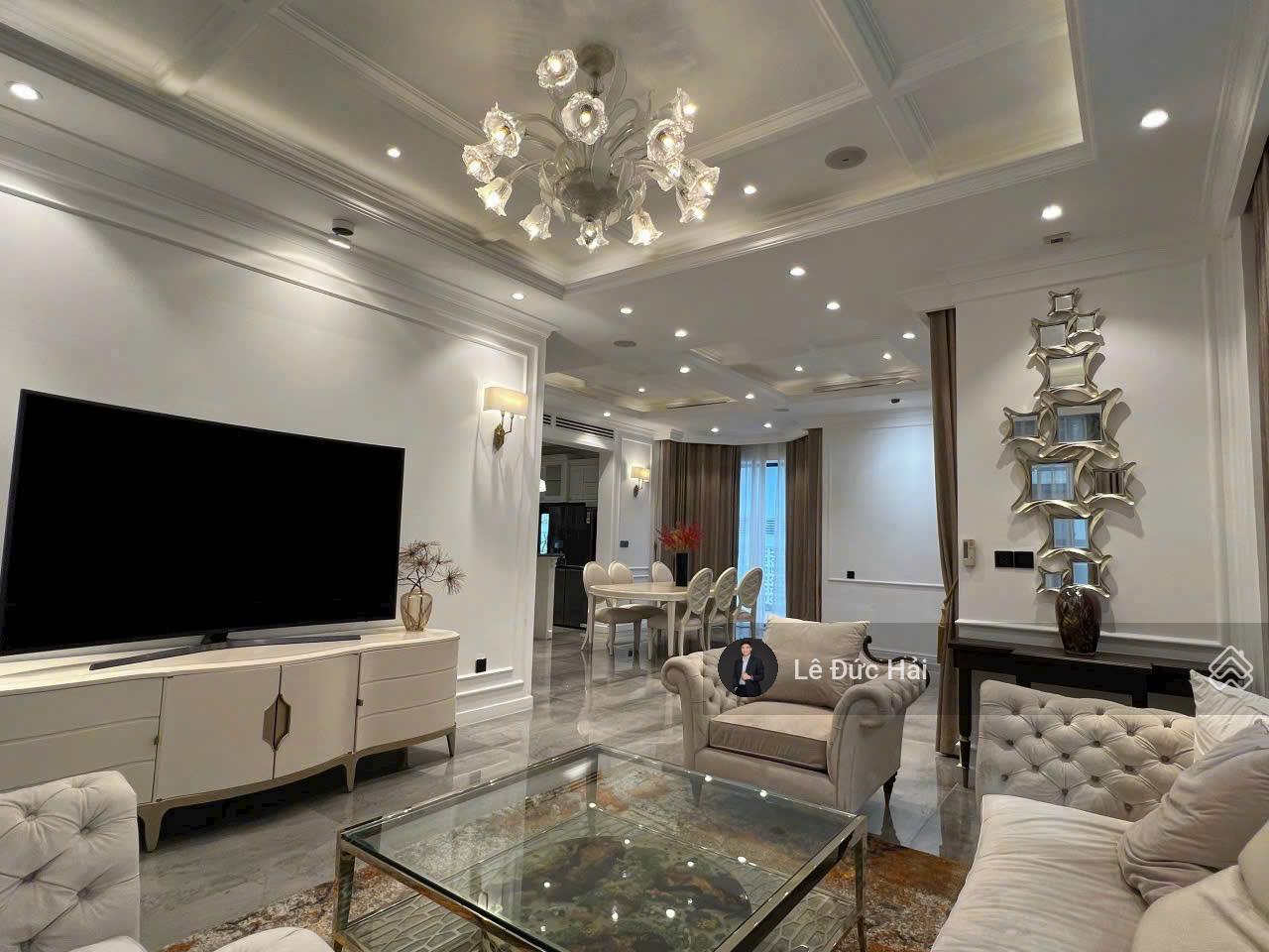 Cho thuê biệt thự đơn lập cao cấp trung tâm Phú Mỹ Hưng diện tích 17 x 16m (04 phòng ngủ)