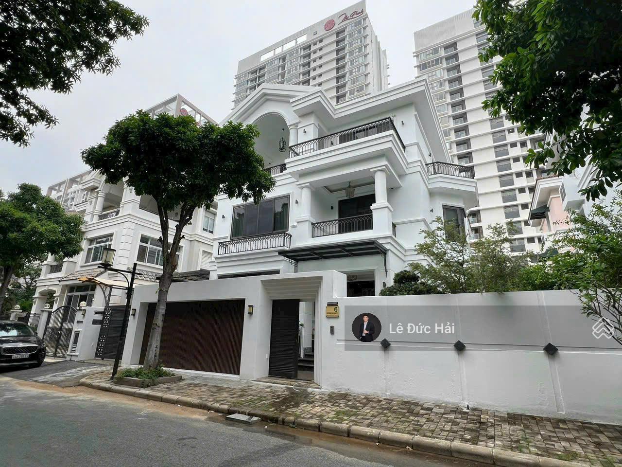 Cho thuê biệt thự đơn lập cao cấp trung tâm Phú Mỹ Hưng diện tích 17 x 16m (04 phòng ngủ)