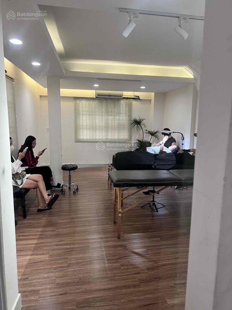 Nhà 2 mặt tiền Võ Văn Tần Q3 đoạn 2 chiều có vỉa hè, trệt 2 lầu có hẻm sau, giá thuê chỉ 38tr/th