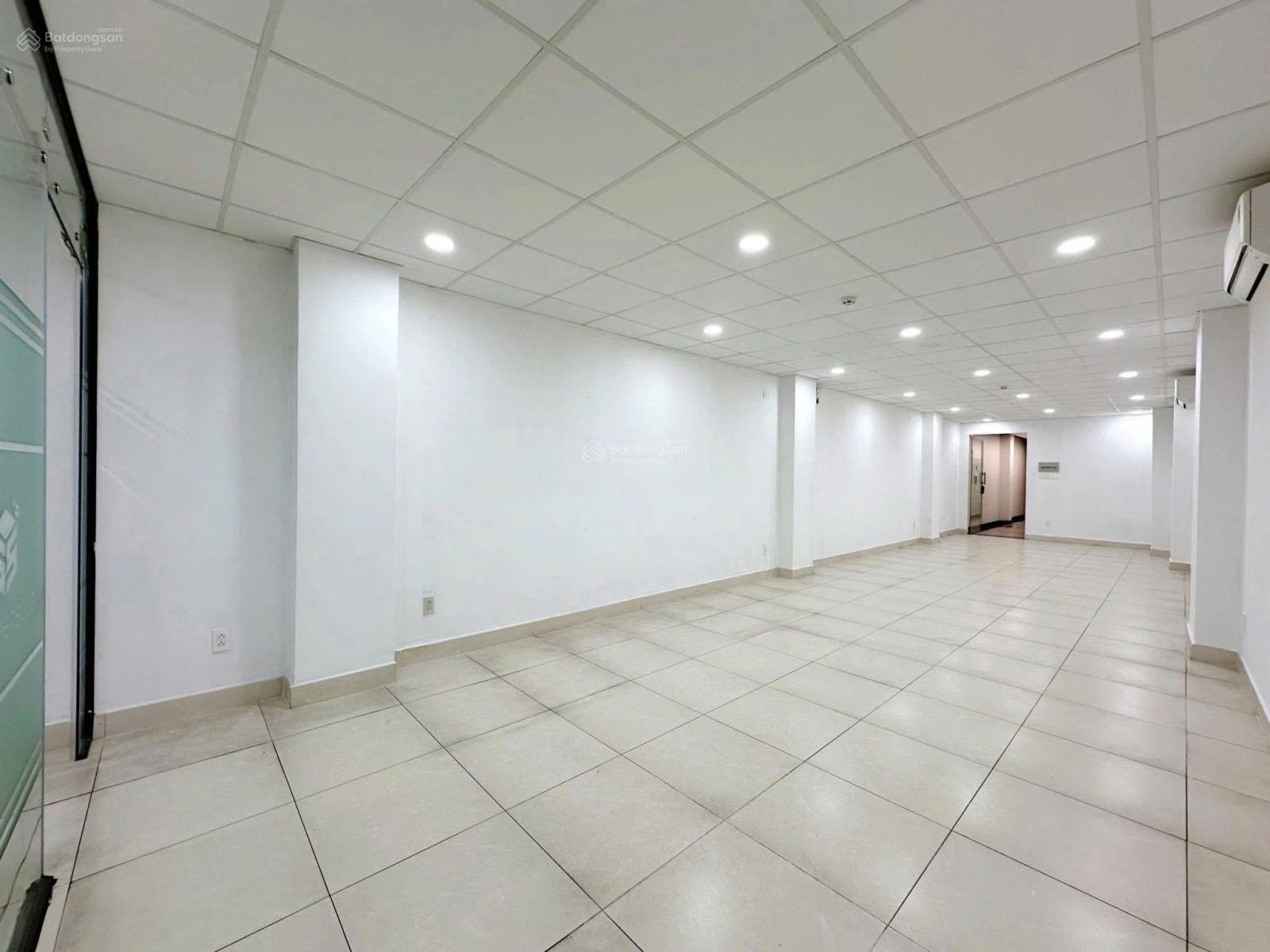 Cho thuê văn phòng đường Sông Thao, Tân Bình. DT 75m2 giá siêu tốt chỉ 16tr đã ngăn 1 phòng