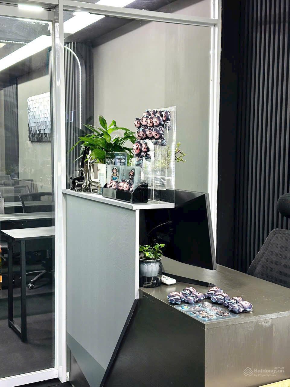 CHO THUÊ VĂN PHÒNG FULL NỘI THẤT ĐƯỜNG TRẦN HUY LIỆU, PHÚ NHUẬN. DT 110M2 - 18TR/ T