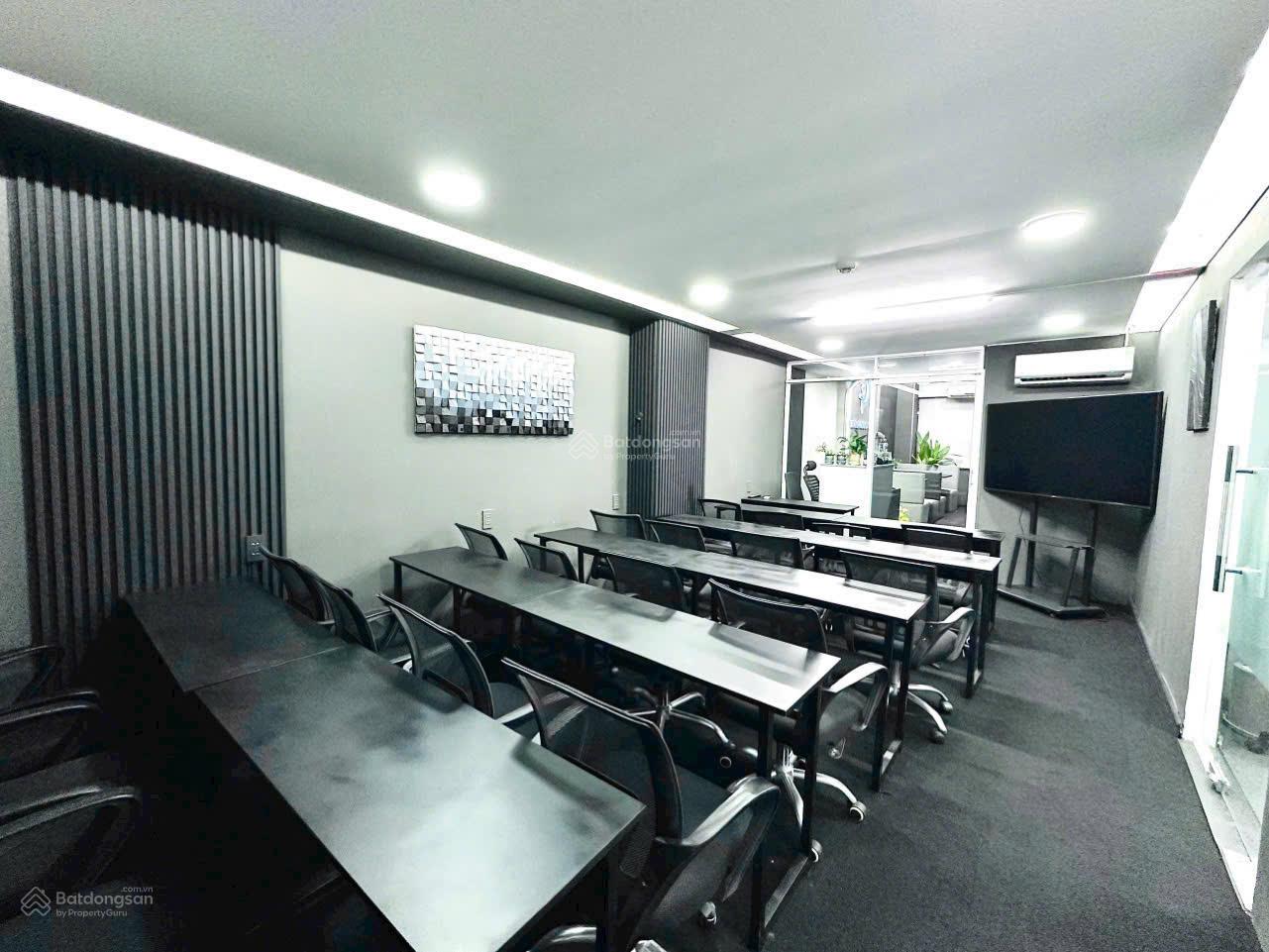 CHO THUÊ VĂN PHÒNG FULL NỘI THẤT ĐƯỜNG TRẦN HUY LIỆU, PHÚ NHUẬN. DT 110M2 - 18TR/ T