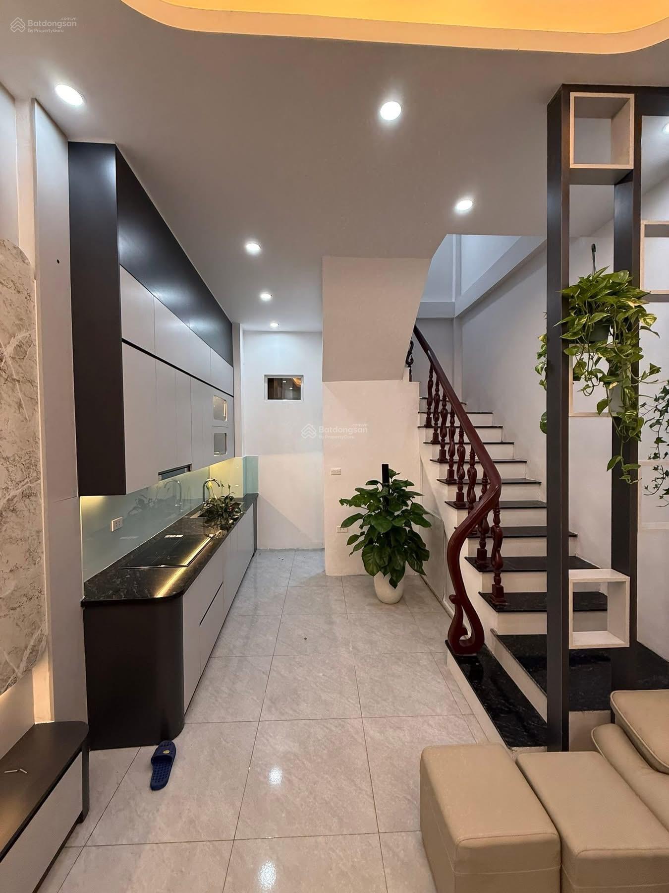 HOT! Nhà phố Thuỵ Khuê, ngõ thông ba gác, dân xây 30m2*5T tặng full NT mới xịn, khách về ở ngay