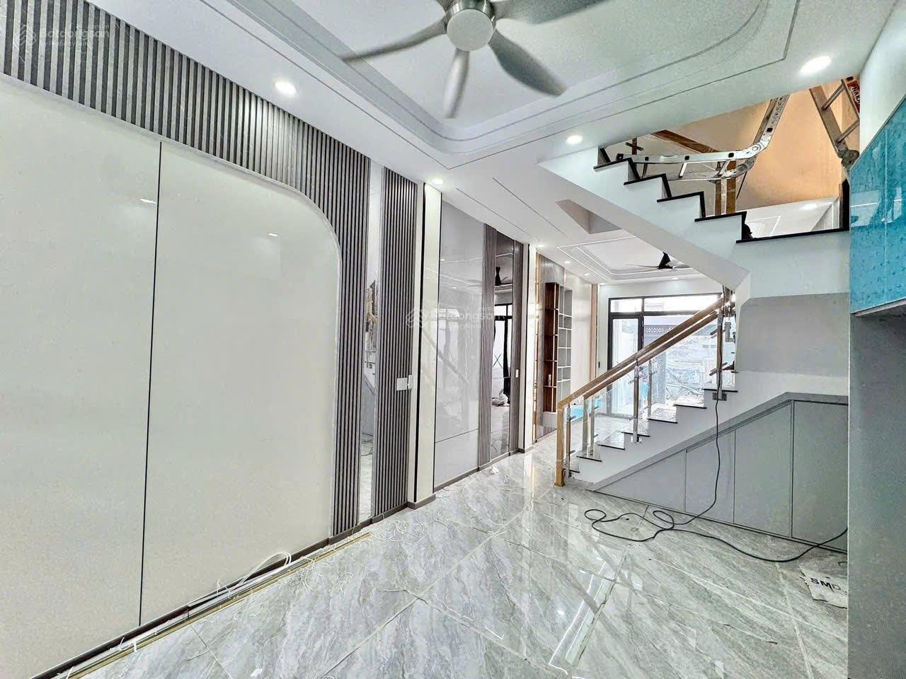 Nhà 3 lầu hoàn công full nội thất trung tâm Dĩ An (TP HCM) DT 109.2m2, gần chợ Đoàn Thị Kia Nhà 3 lầu hoàn công full nội thất trung tâm Dĩ An (TP HCM) DT 109.2m2, gần chợ Đoàn Thị Kia