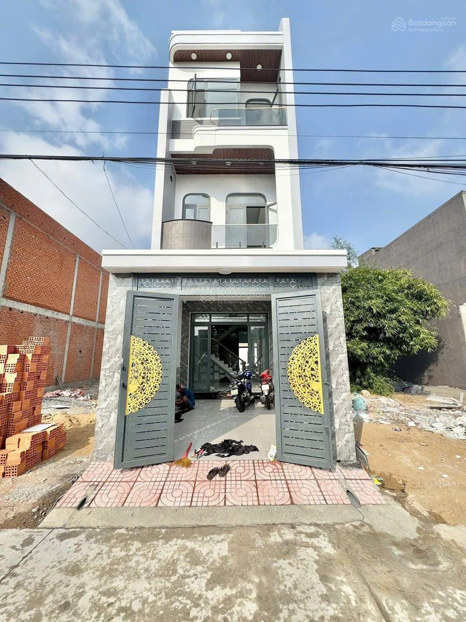 Nhà 3 lầu hoàn công full nội thất trung tâm Dĩ An (TP HCM) DT 109.2m2, gần chợ Đoàn Thị Kia