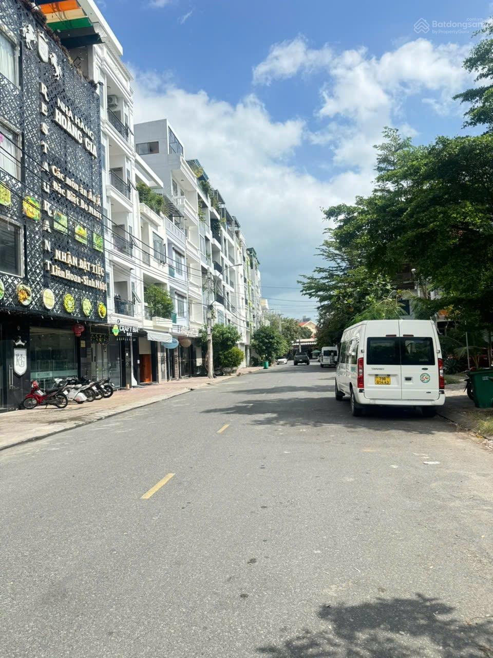 Cho thuê nhà 5 tầng 150m2 ngang qua 10m KĐT ACC Vườn Xoài thích hợp KD.