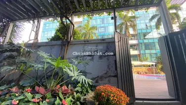 Bán duy nhất 1 căn hộ cao cấp Vinhomes Đồng Khởi tầng 21 dt 139m2 bước ra hồ bơi, Quận 1