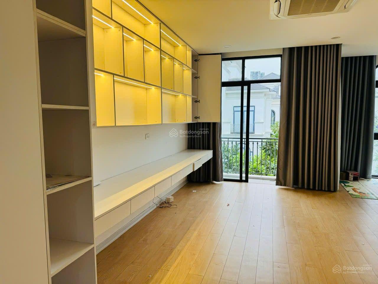 cho thuê căn liền kề Ngọc Trai giá rẻ tại vin OCP Gia Lâm. Nhà hoàn thiện có thang máy giá 25tr.