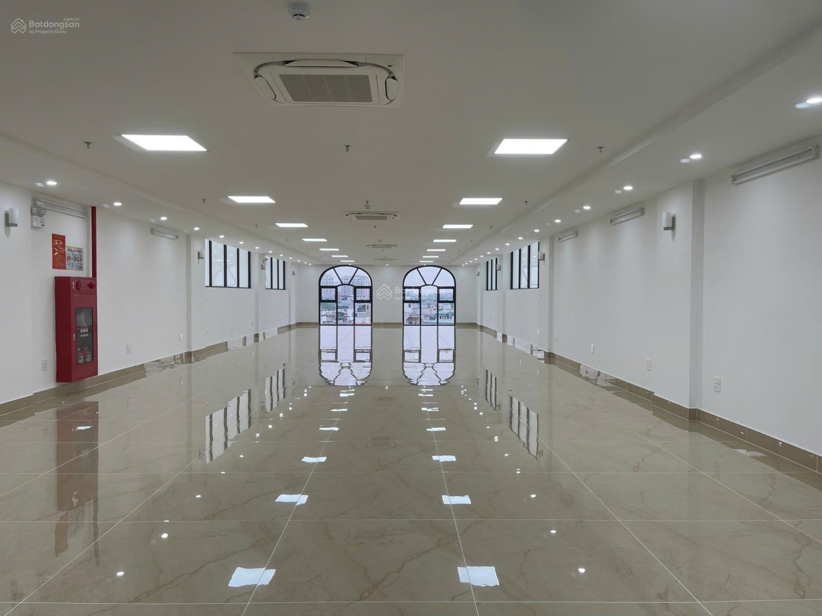 Chính chủ cho thuê nhà MP Ngô Gia Tự, Đức Giang 300m2 8 tầng 1 hầm, 2 thang máy, giá 250 triệu Chính chủ cho thuê nhà MP Ngô Gia Tự, Đức Giang 300m2 8 tầng 1 hầm, 2 thang máy, giá 250 triệu