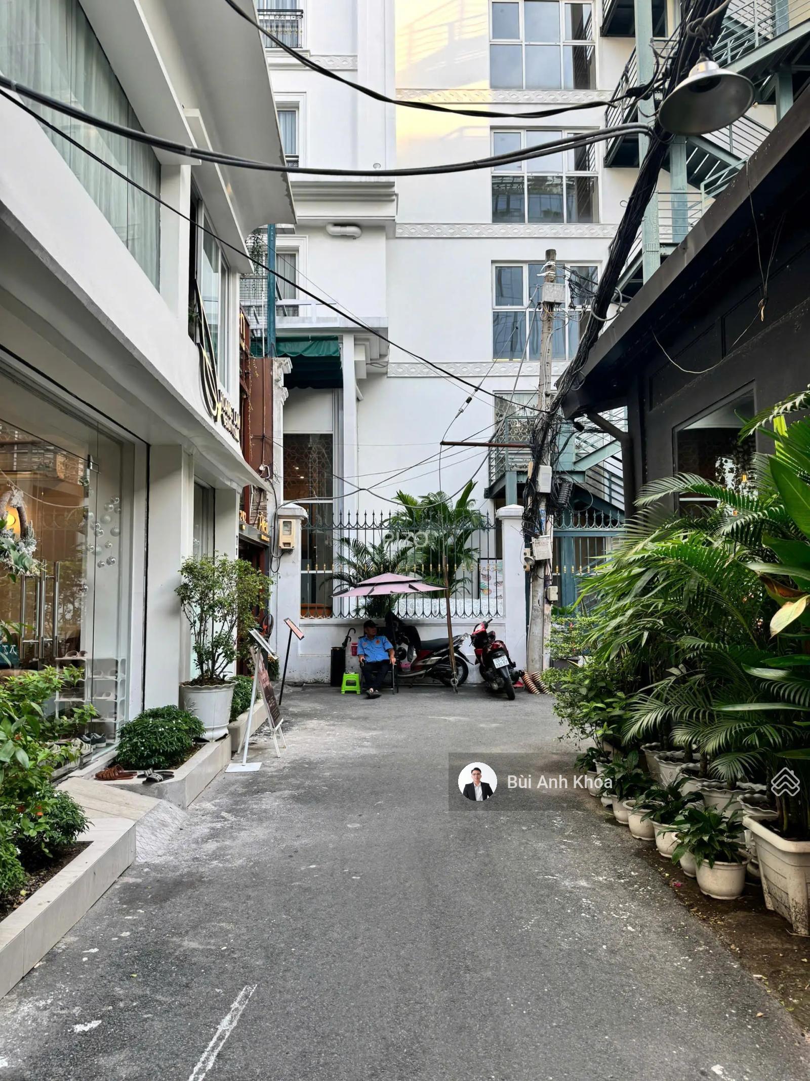 Chỉ 1 phút đến hồ Con Rùa! HXH Phạm Ngọc Thạch, CN: 72,9m2 - 3 tầng, giá 22 tỷ TL 0961 040 ***