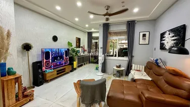 HOT! Bán nhà mặt phố Lovera Park 1 trệt 2 lầu, dt 5x16 m2. Giá 8 tỷ.