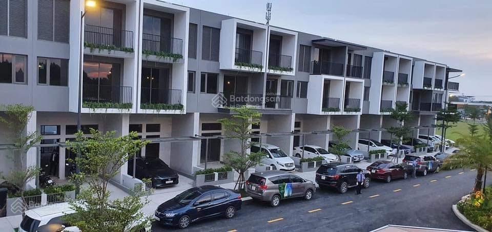 Ngợp ngân hàng, bán lỗ căn nhà giá rẻ nhất tại dự án 3,7 tỷ tại nhà phố The Standard Bình Dương