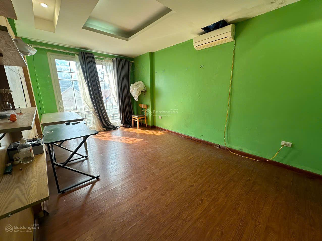 Cho thuê 2 tầng 6 + 7 trong toà nhà, có 2 phòng ngủ, bếp rộng phù hợp gia đình ở. Giá rẻ hợp lý