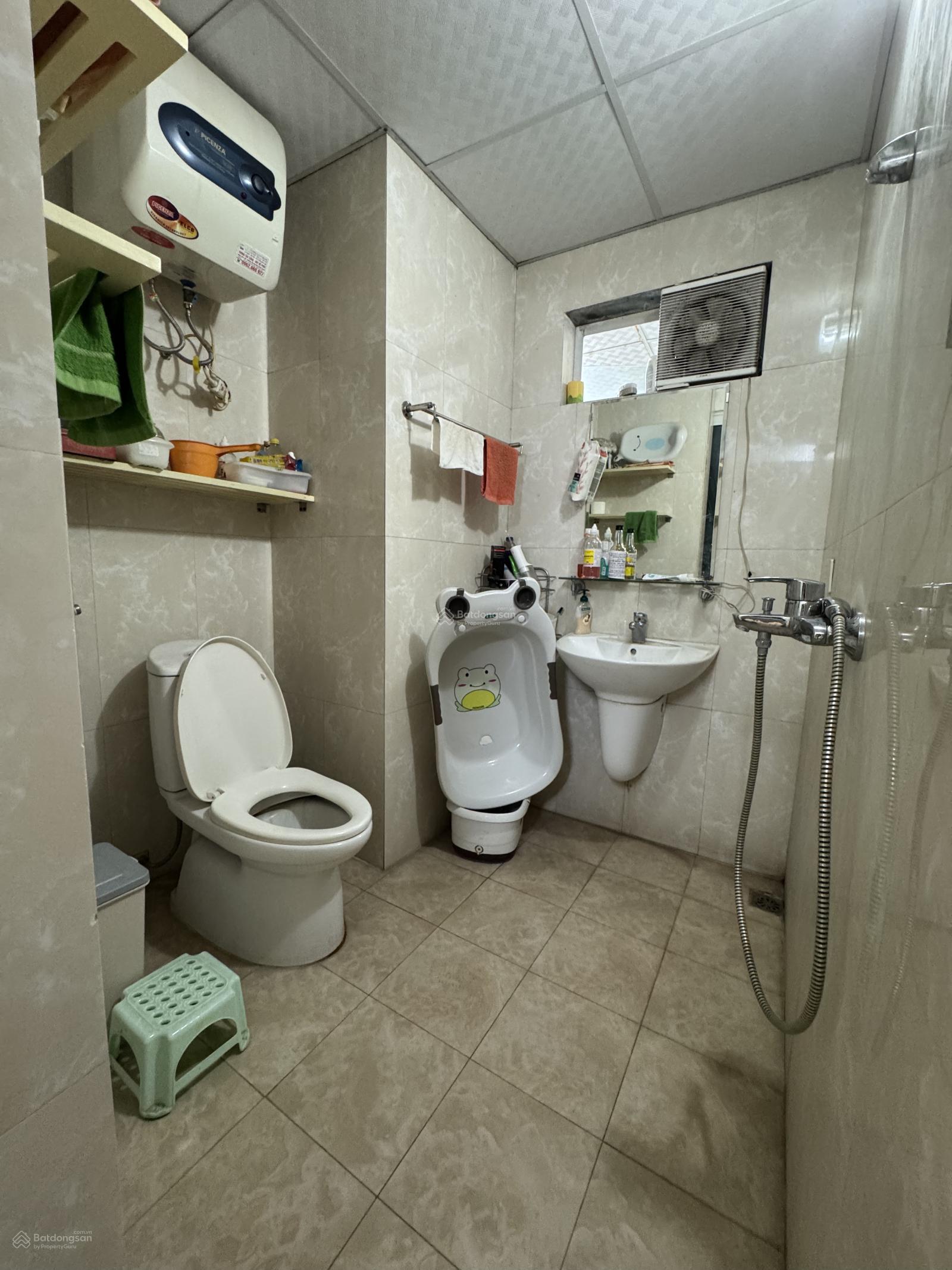 F0 GIÁ ĐẦU TƯ NHÀ 5T CĂN GÓC SÁT PHỐ HÀO NAM GẦN GA TẦU ĐIỆN, DT 50M MT 5M NGÕ BA GÁC TRÁNH XE MÁY