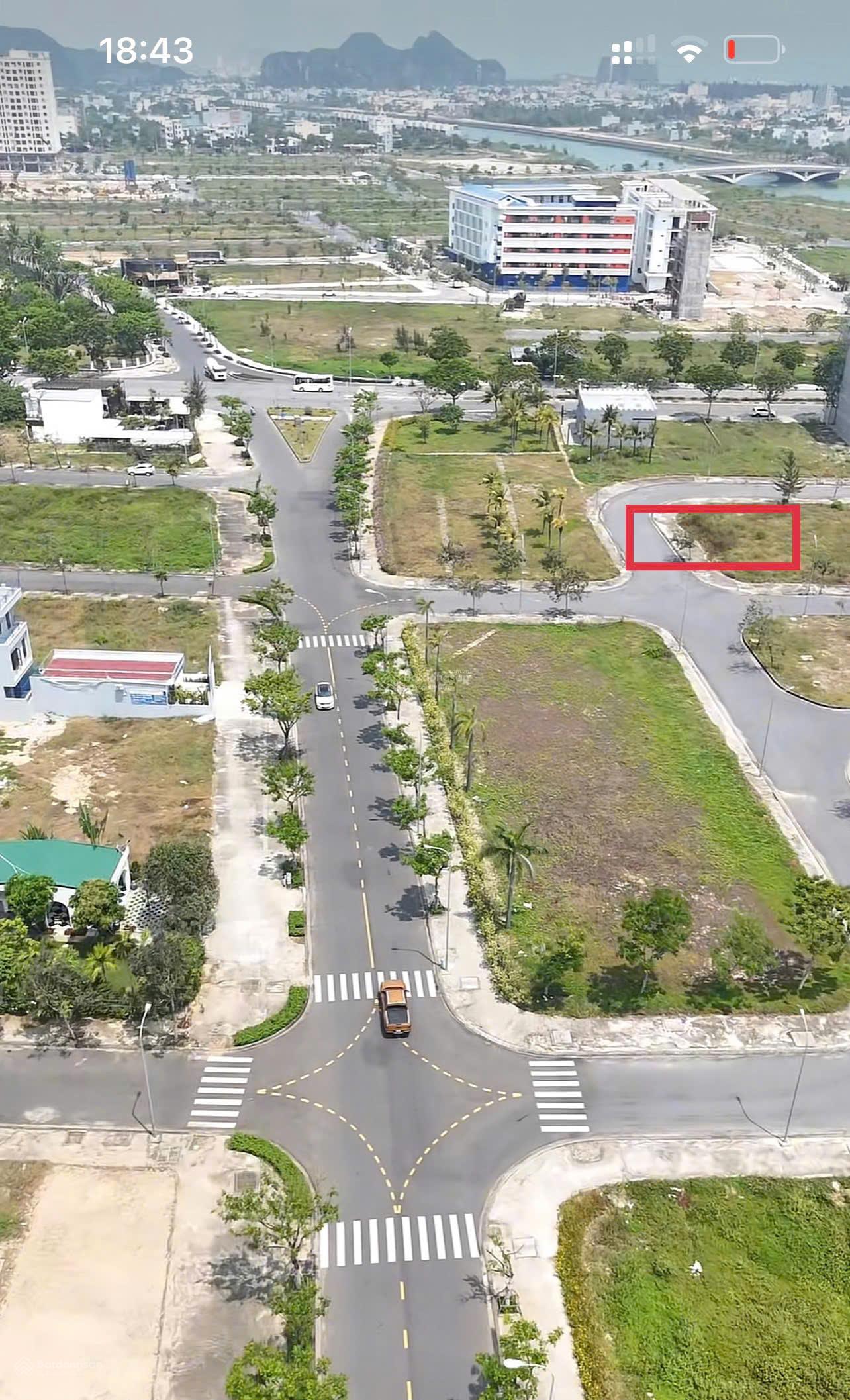 Vị trí ngay FPT Complex. Đối diện công viên. 152m2 mặt tiền rộng 8m. Đối diện công viên. FPT