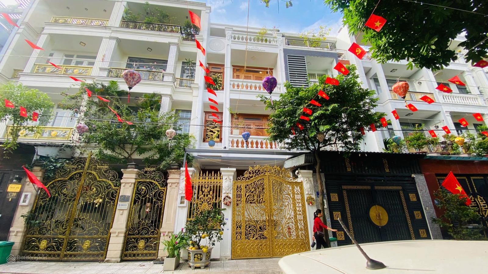 Anh Thành kẹt tiền bán căn nhà đang ở, tặng lại nội thất gỗ gõ đỏ nhập khẩu sịn, có hầm để oto Anh Thành kẹt tiền bán căn nhà đang ở, tặng lại nội thất gỗ gõ đỏ nhập khẩu sịn, có hầm để oto