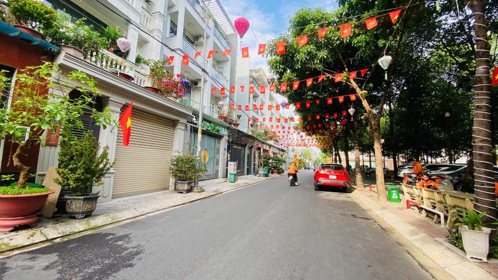 Anh Thành kẹt tiền bán căn nhà đang ở, tặng lại nội thất gỗ gõ đỏ nhập khẩu sịn, có hầm để oto Anh Thành kẹt tiền bán căn nhà đang ở, tặng lại nội thất gỗ gõ đỏ nhập khẩu sịn, có hầm để oto