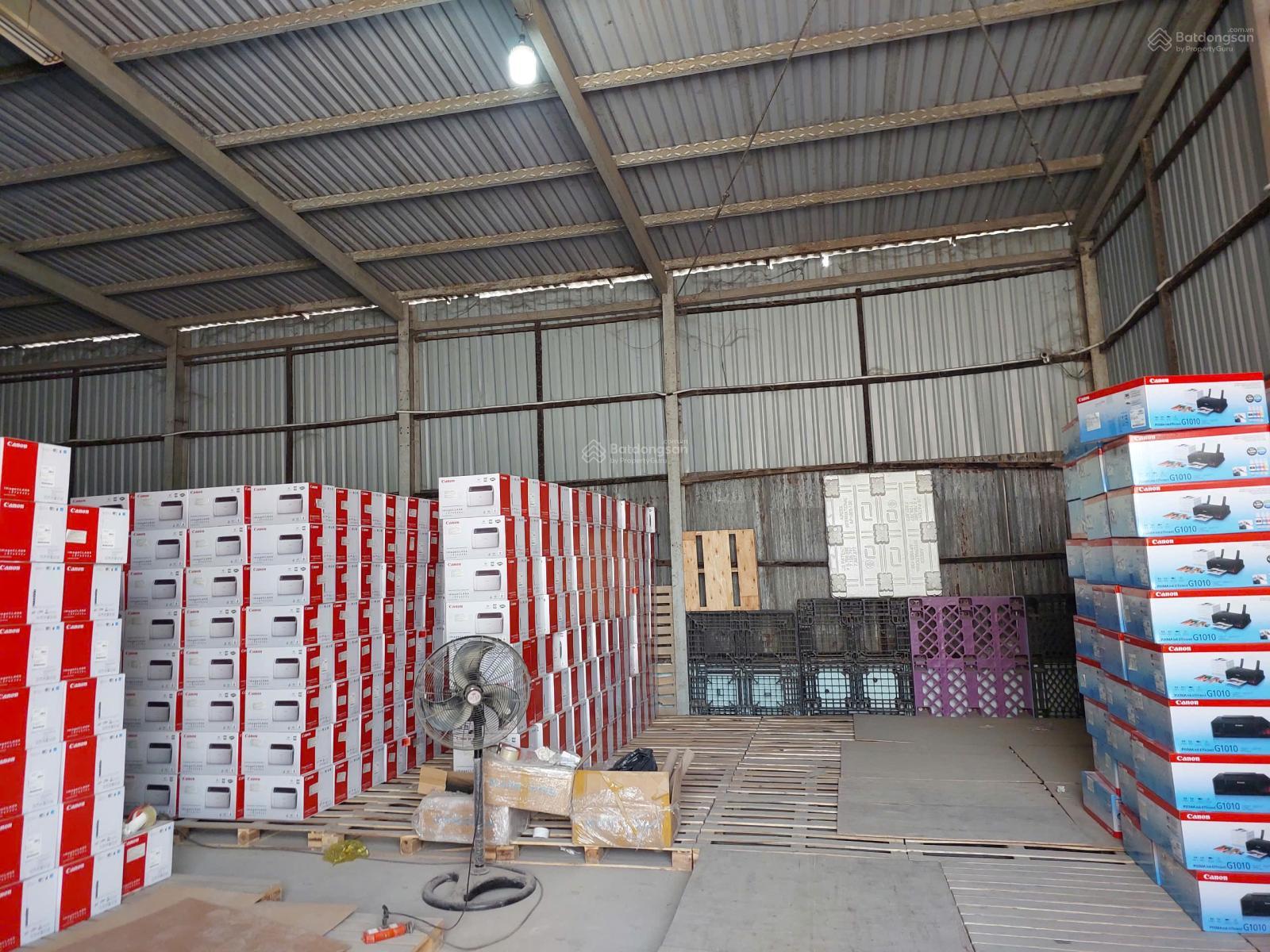 Cho thuê kho Quận 7 150m² xe cont tận cửa, bãi rộng bốc dỡ hàng hóa