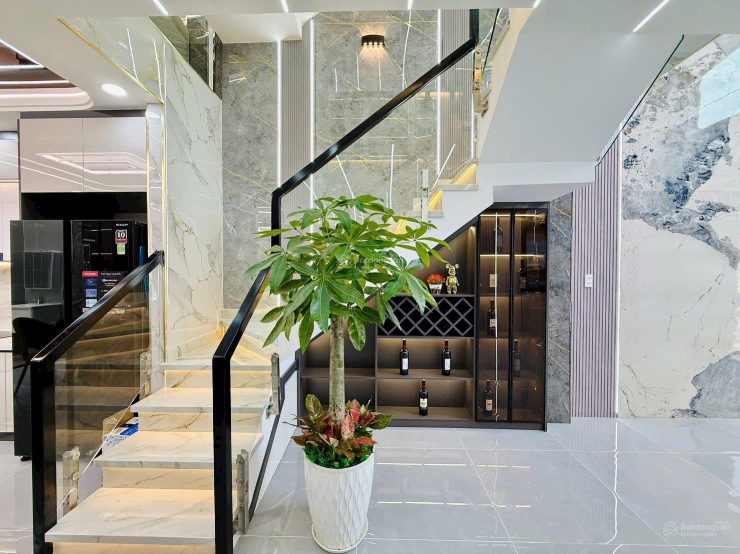 Tết rồi săn nhà rẻ thôi. 1 trệt 1 lửng 3 lầu giá 6.38 tỷ ngay tiểu học Nguyễn Văn Thệ - Tô Ngọc Vân