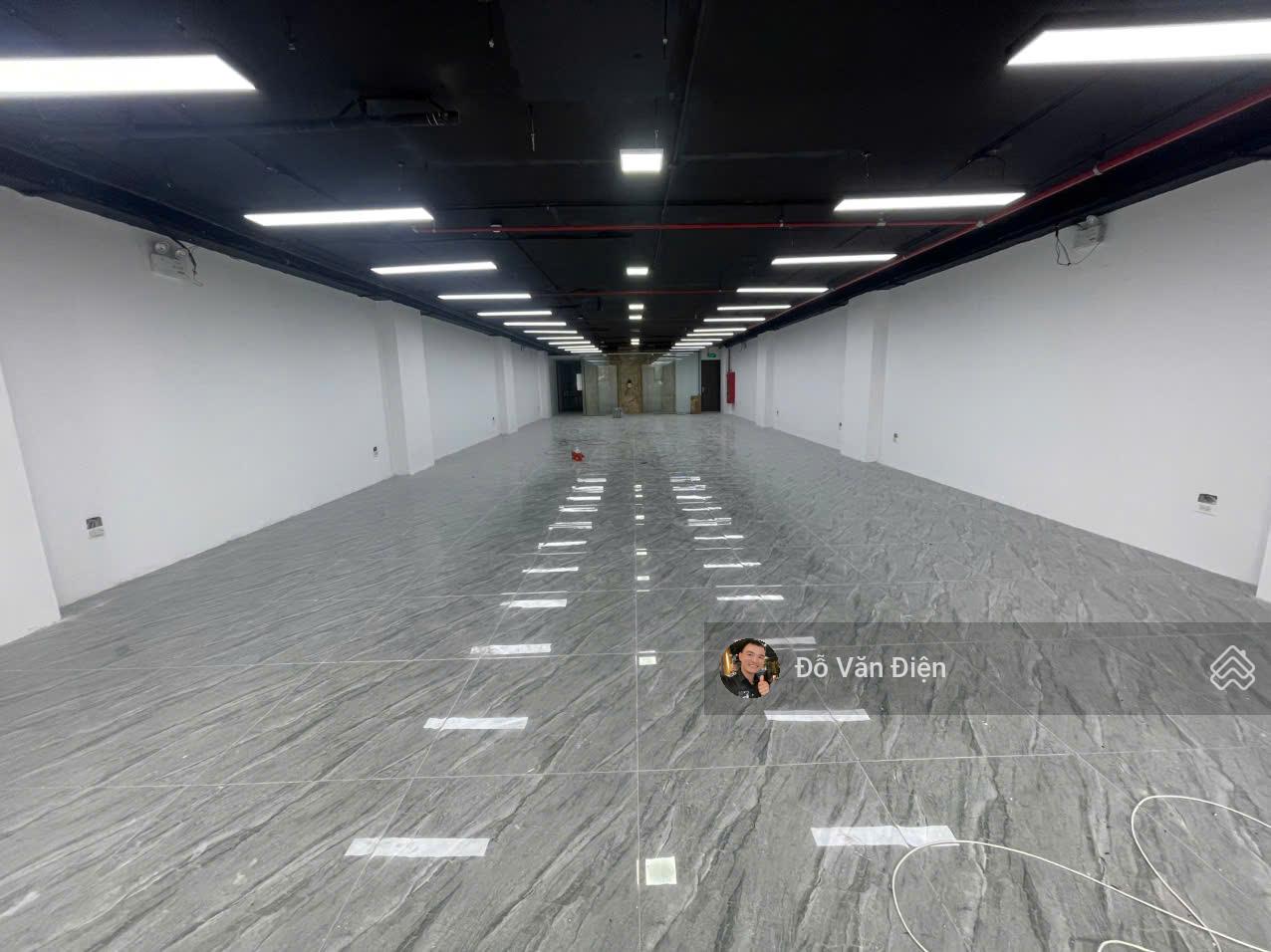 Cho thuê nhà phố Hoàng Cầu, 90m x 5 tầng , thang máy, mặt tiền 8m gọi em kẻo lỡ mặt bằng đẹp