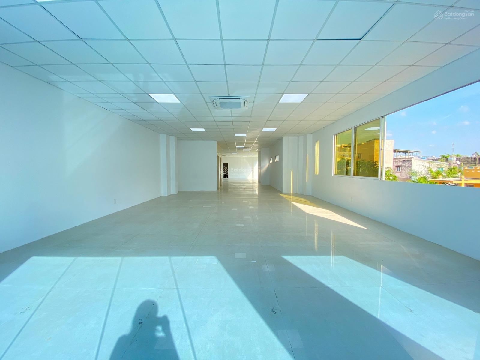 VĂN PHÒNG QUẬN TÂN BÌNH GIÁP TRUNG TÂM. DIỆN TÍCH 150M2 - 200M2 GIÁ CHỈ 35TR/ THÁNG ĐÃ PHÍ