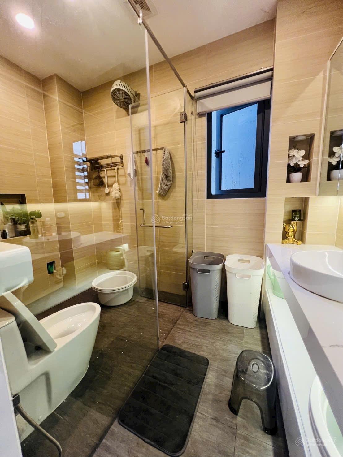 Chính chủ gửi bán gấp căn nhà đường Calmette, Quận 1, 45m2, 4 tầng, 3pn 3wc, hẻm trước nhà 4m