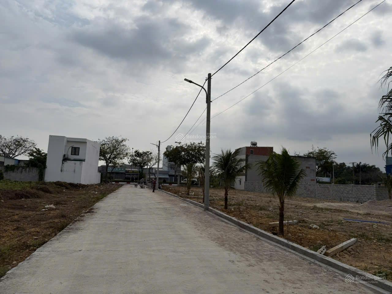 Bán nhà đất - P. Long Tâm - Bà Rịa: 1.135m². Có 600m² đất ở đô thị