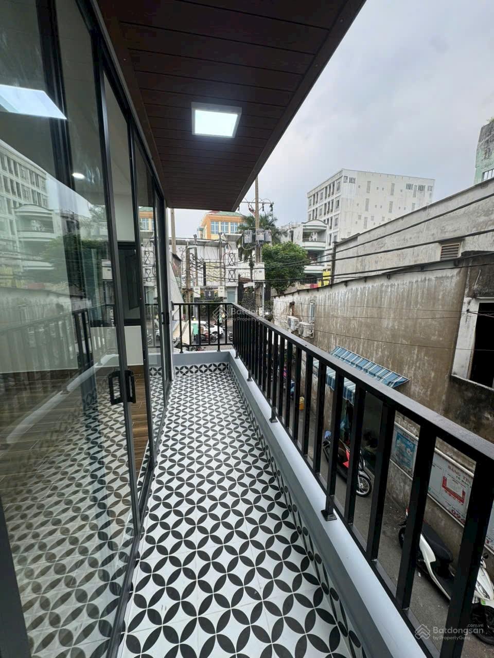 Nhà sát mặt tiền Âu Cơ Q11 hẻm 8m 3 tầng 6,88 tỷ