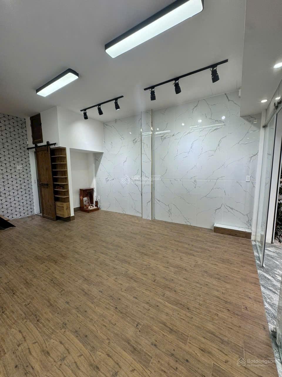 Nhà sát mặt tiền Âu Cơ Q11 hẻm 8m 3 tầng 6,88 tỷ