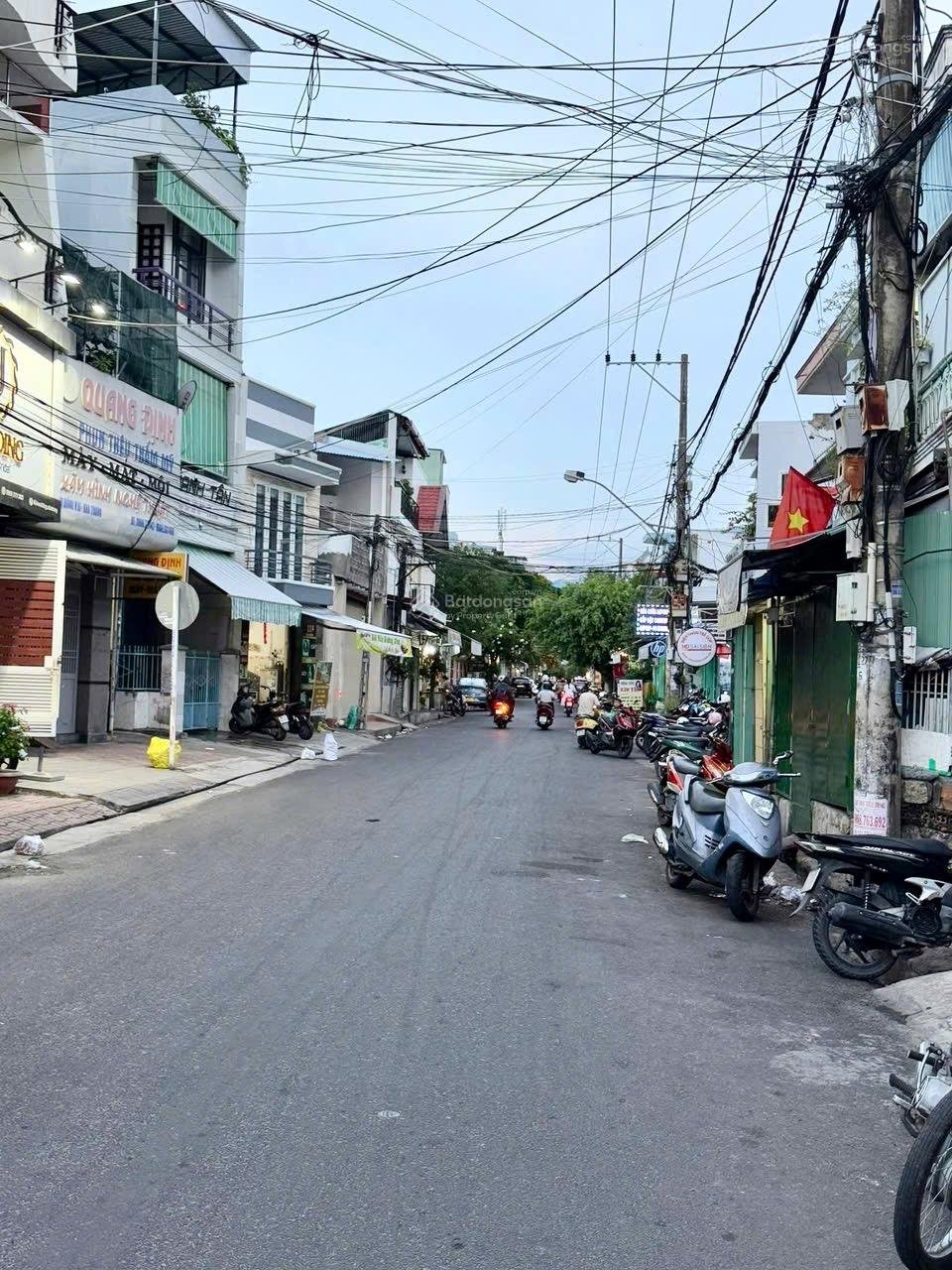 Bán căn góc mặt tiền đường Đồng Nai thuận tiện mua bán kinh doanh, gần chợ, trường học, sổ hồng