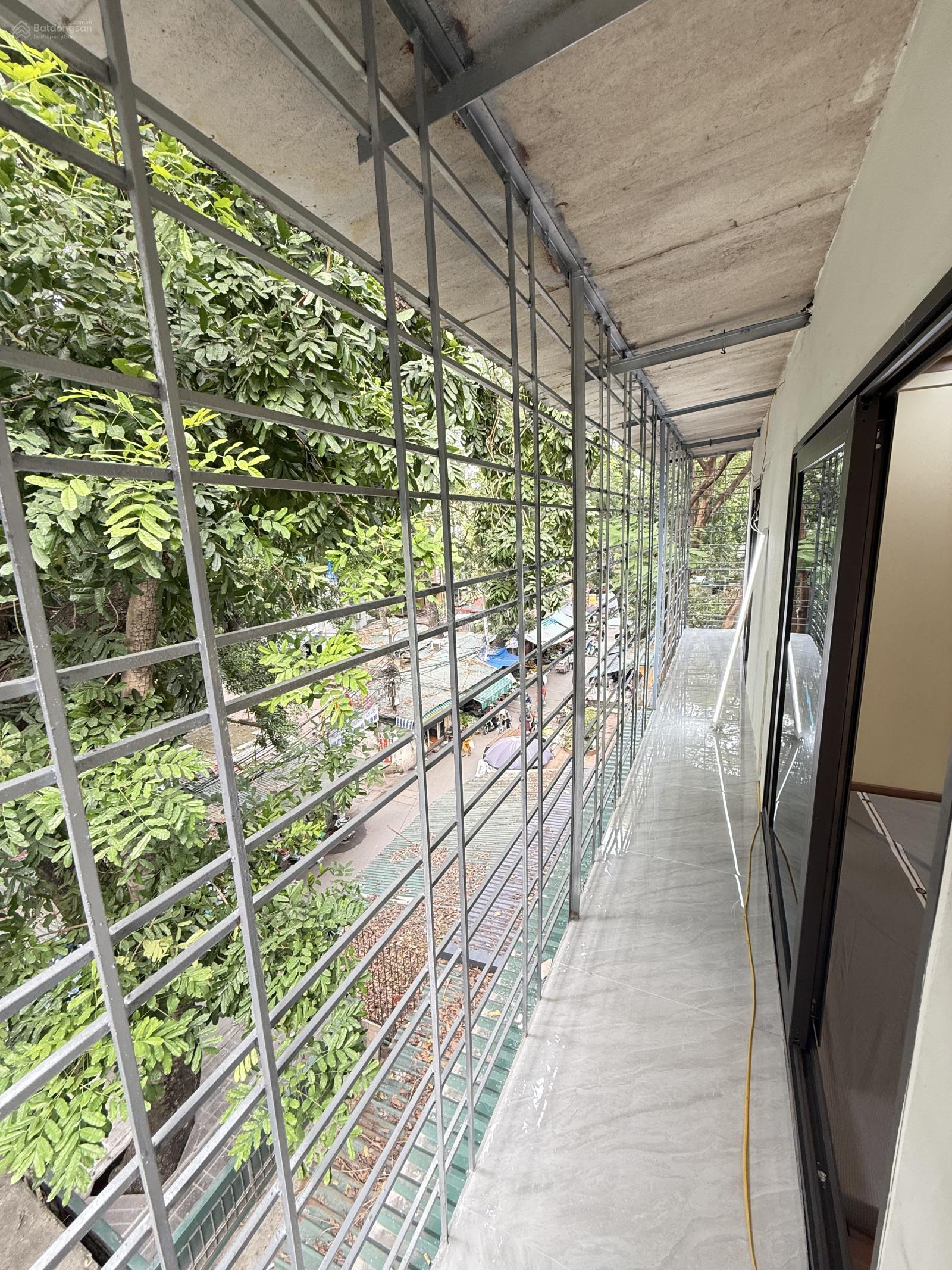 Bán TT 4PN, 2WC tại Kim Liên, Lương Định Của 4,68 tỷ, 115m2, ô tô kinh doanh chân cầu thang