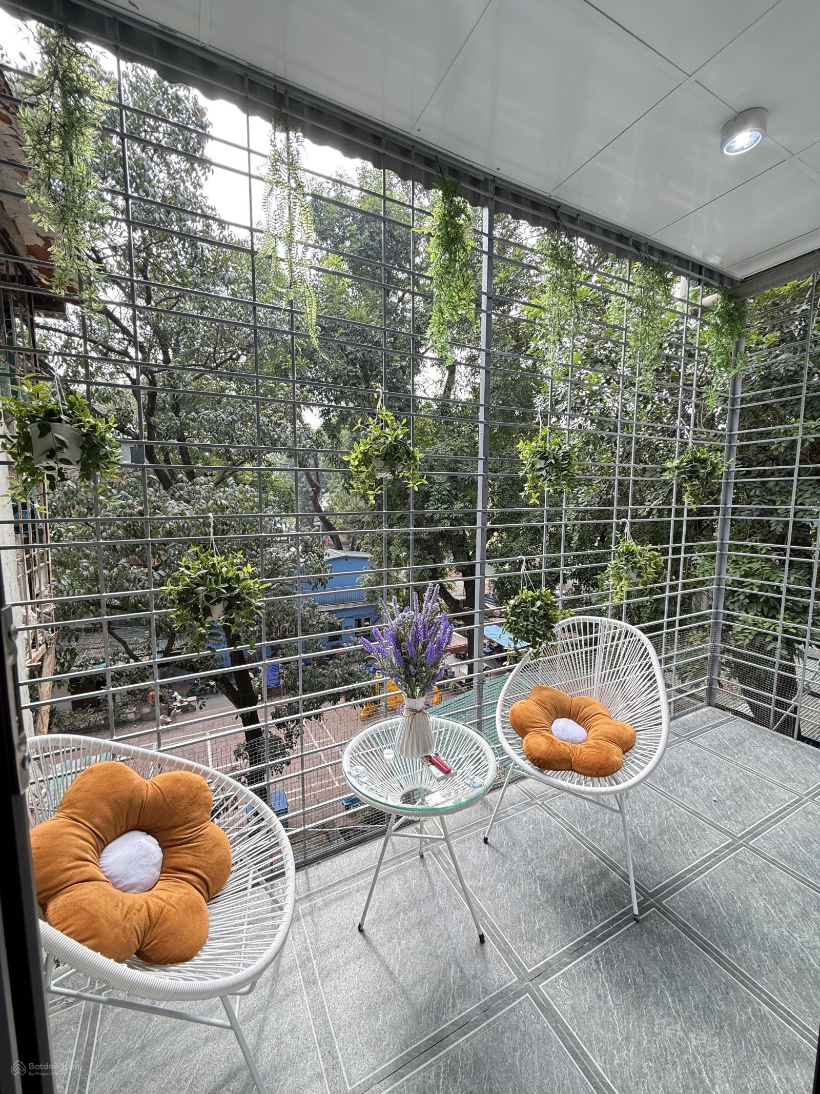 Bán TT 4PN, 2WC tại Kim Liên, Lương Định Của 4,68 tỷ, 115m2, ô tô kinh doanh chân cầu thang