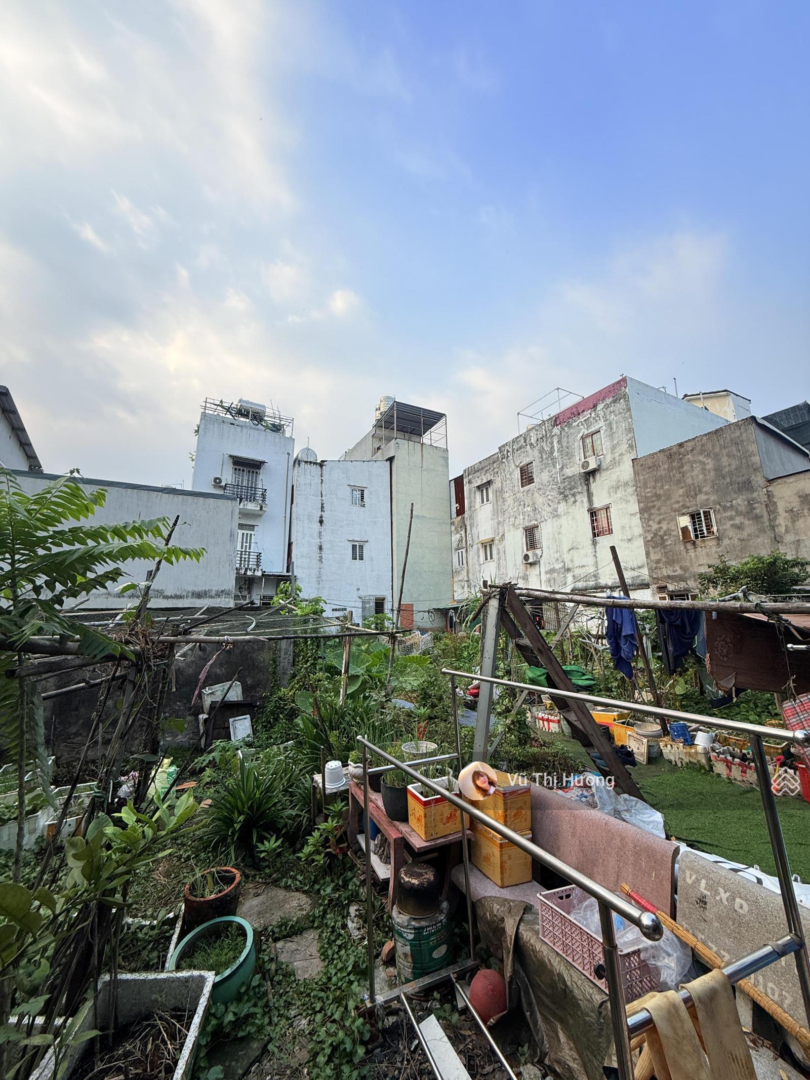 BÁN ĐẤT QUẬN 7 - 8.3M x 28M - GẦN SÂN BÓNG ĐÁ CÔNG VINH - 7.9 TỶ