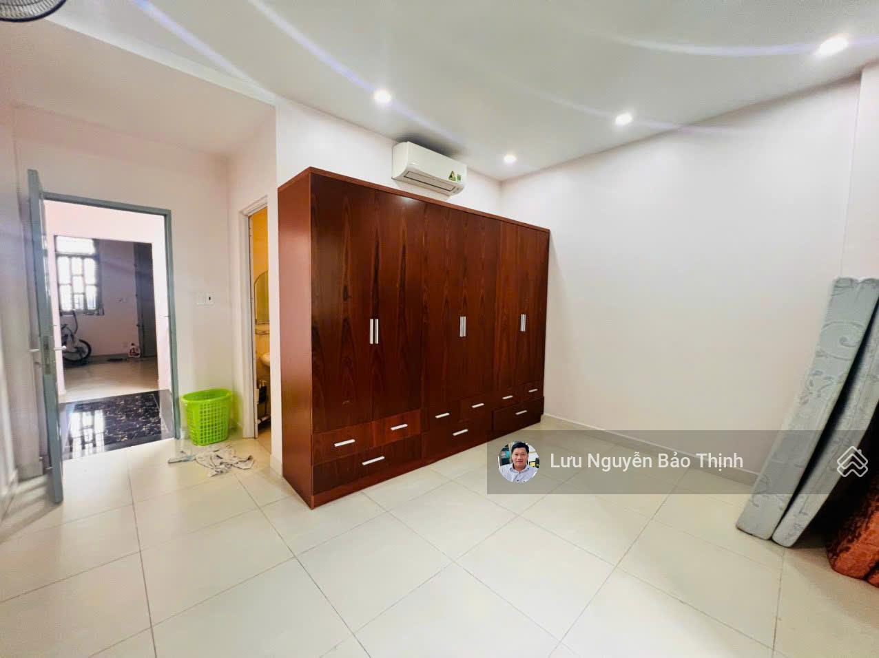 Bán nhà đẹp 2 mặt tiền gần chợ Phạm Văn Hai, P.2 Tân Bình