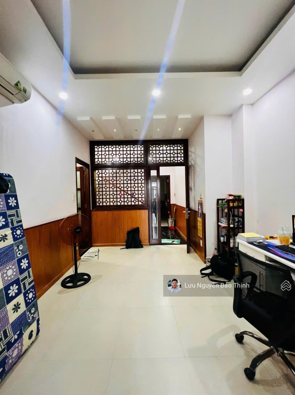 Bán nhà đẹp 2 mặt tiền gần chợ Phạm Văn Hai, P.2 Tân Bình