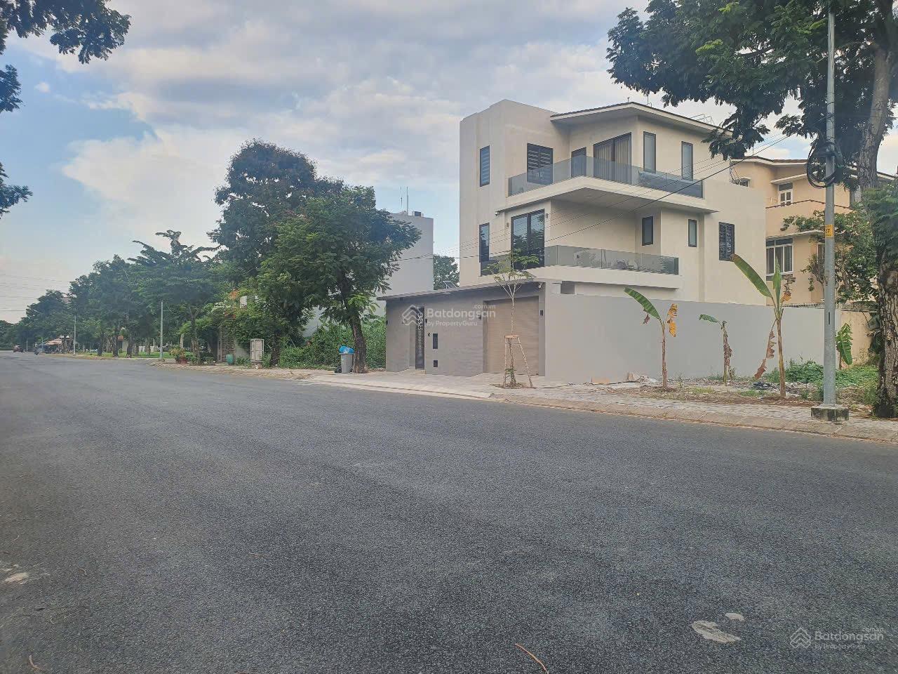 Cần bán nhanh lô 180m2 trục chính 20m Hưng Phú giá 82 tr/m2