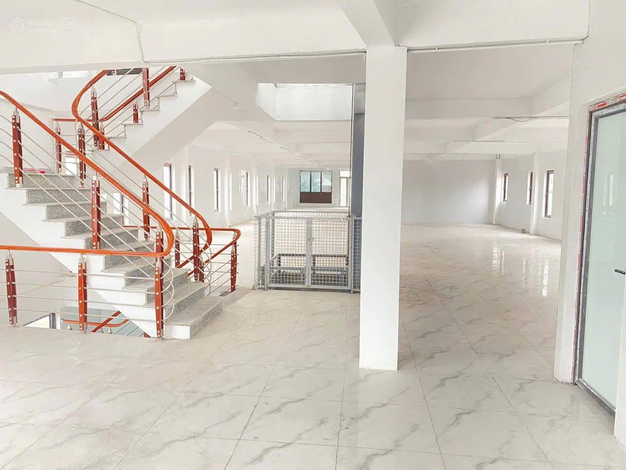 Cho thuê kho 300m2 đường lớn xe tải tại Hoà Khánh Bắc, sẵn điện 3 pha, giá 15 triệu