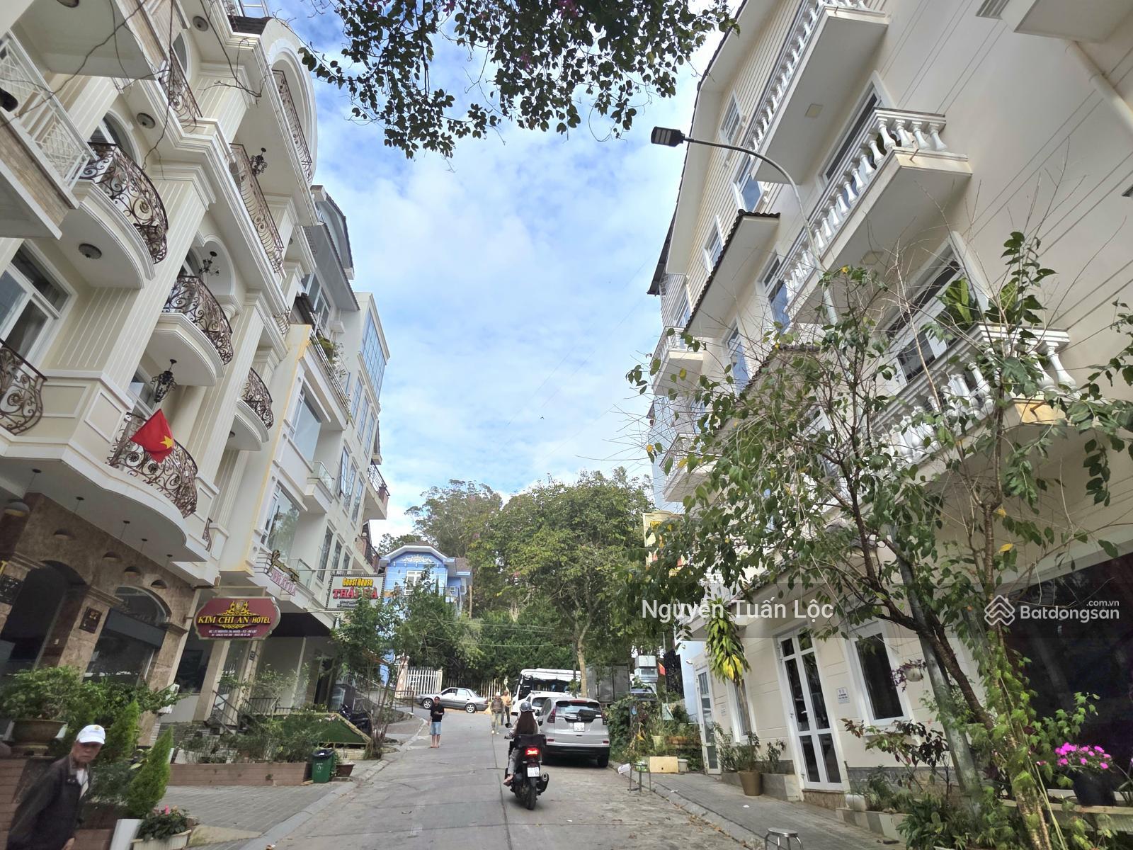 Chính chủ cần bán nhà mặt tiền khu Golf Valley, phường 2, Đà Lạt, thích hợp để ở hoặc kinh doanh Chính chủ cần bán nhà mặt tiền khu Golf Valley, phường 2, Đà Lạt, thích hợp để ở hoặc kinh doanh