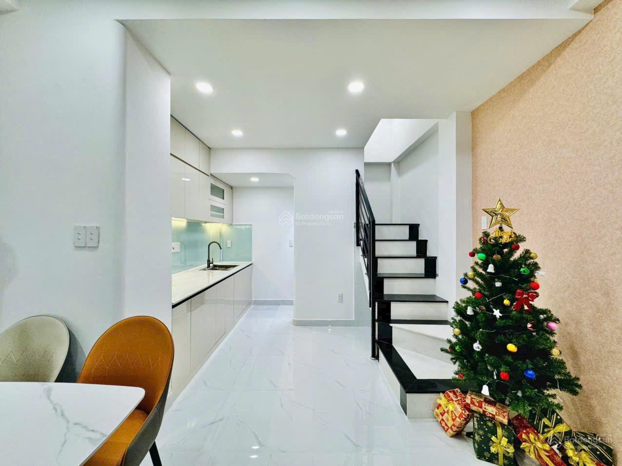 Siêu phẩm đón Tết! Nhà đẹp sát MT Lê Quang Định DT: 3,6x6m 5 tầng + full nội thất