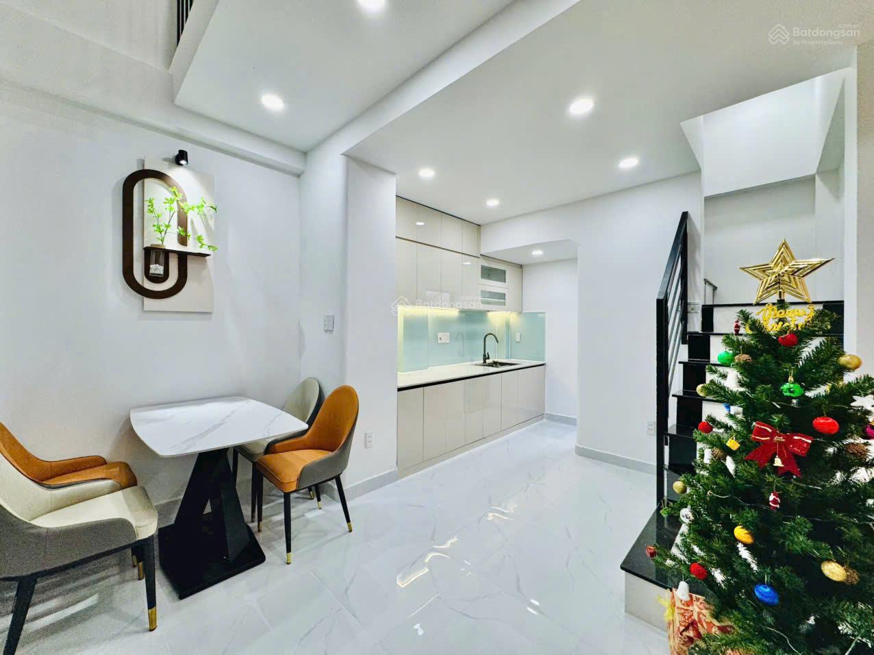 Siêu phẩm đón Tết! Nhà đẹp sát MT Lê Quang Định DT: 3,6x6m 5 tầng + full nội thất