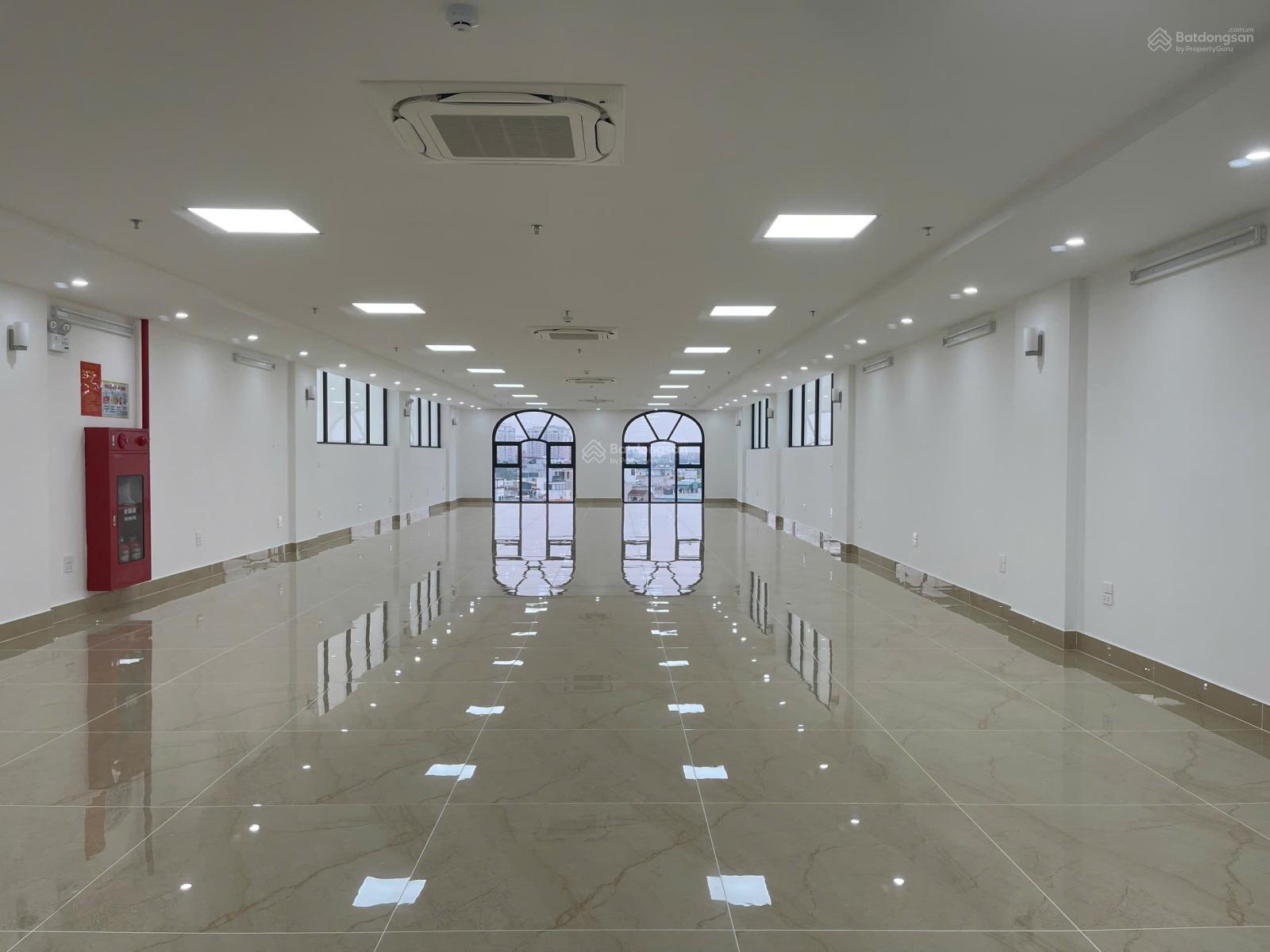 Cho thuê nhà Cầu Diễn, Bắc Từ Liêm, 150m2 * 6,5 tầng 1 hầm, MT 8m thông sàn, thang máy, giá 80 tr