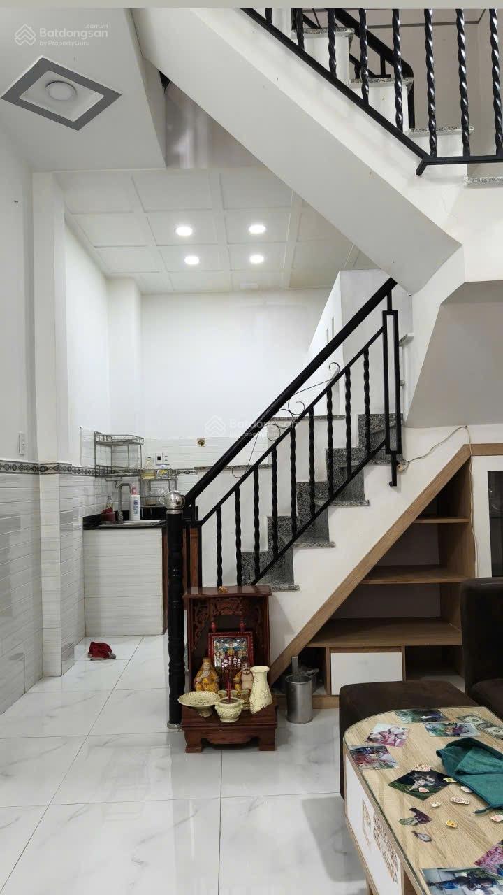 Bán nhà vi bằng hẻm 1716 đường HTP Nhà Bè, DT 3x7m. XD 1 trệt 2 lầu. TK 3PN 2WC. Giá 1tỷ239 bớt lộc